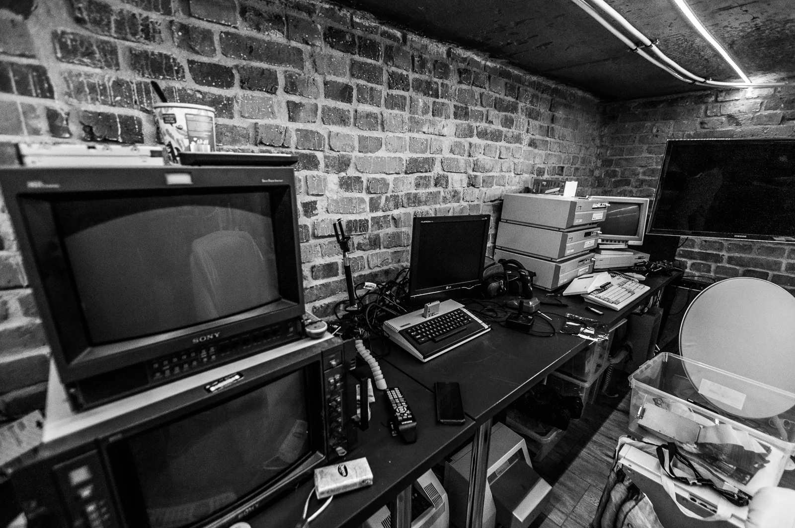 Jak podłączyć Commodore 64 do telewizora — poradnik krok po kroku
