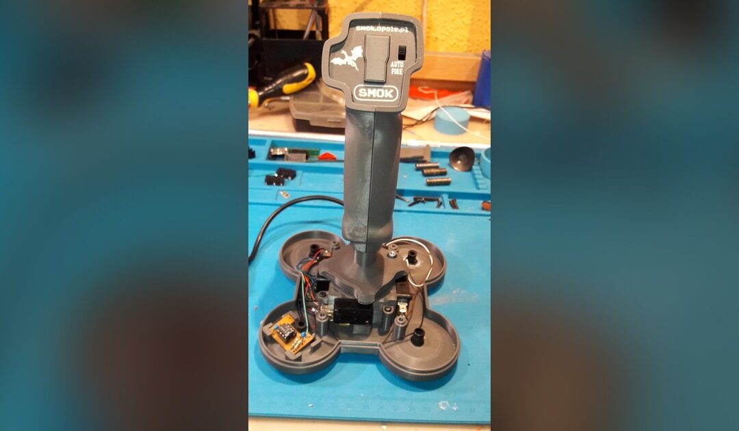 NeoRetroStick. Joy z warsztatu Wielkiego Elektronika